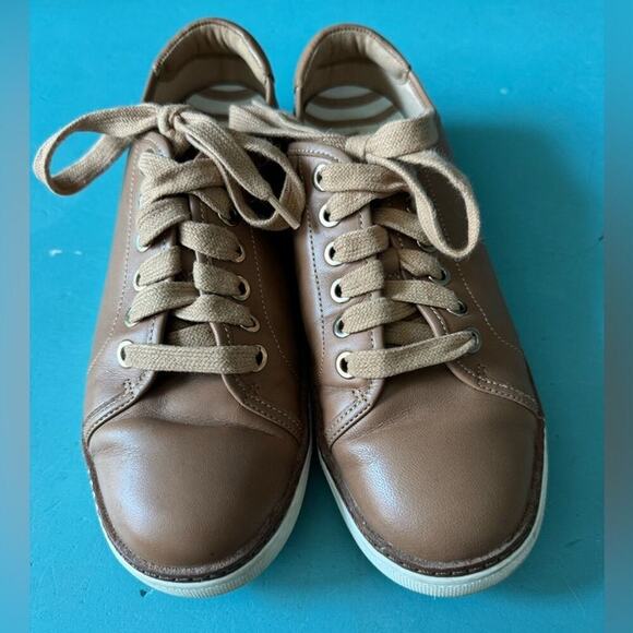 Leather Vionic Sneakers, size 6 womens - Picture 1 of 8